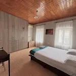 Apartmán Renovated House With Garden In