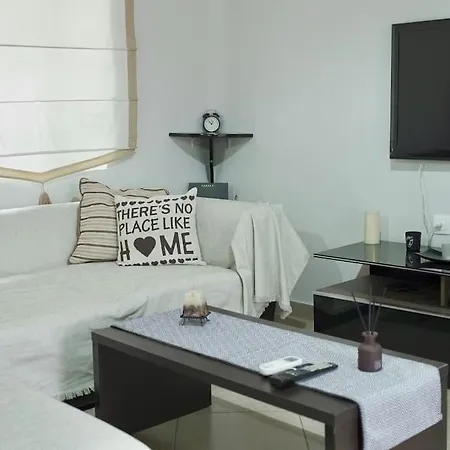 Renovated House With Garden In Tripoli