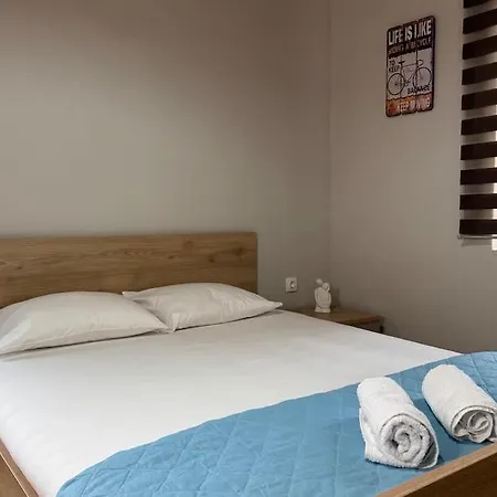 Renovated House With Garden In Apartmán *