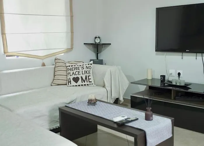 Renovated House With Garden In トリポリス