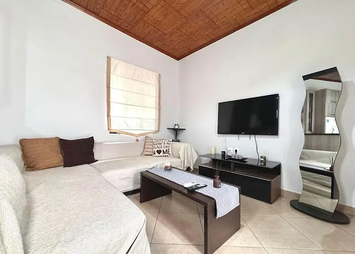 Renovated House With Garden In アパート トリポリス