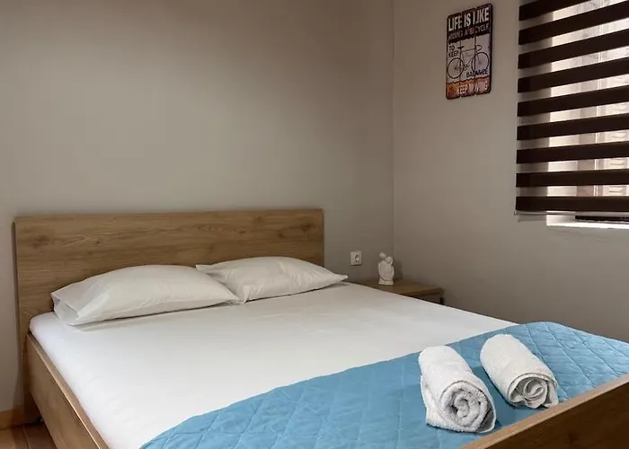 Renovated House With Garden In アパート *