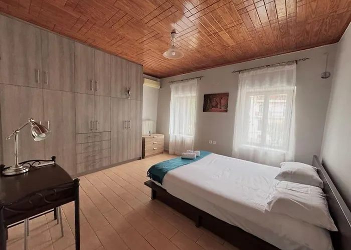 アパート Renovated House With Garden In