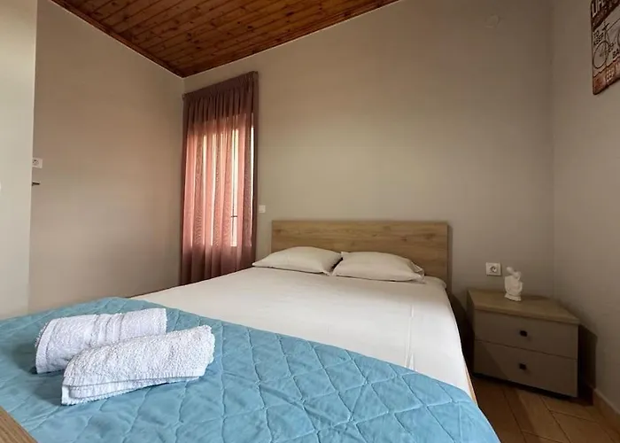 Renovated House With Garden In Триполис