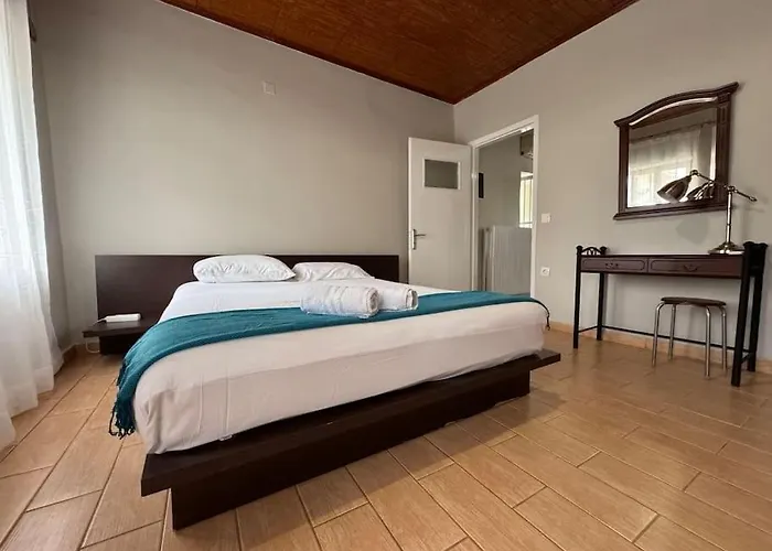 Renovated House With Garden In Апартаменты